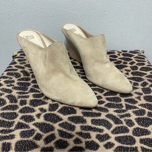 Elizabeth & James Evie Chunky Heel Shoes Sand Beige Suede Party Career Womens 9